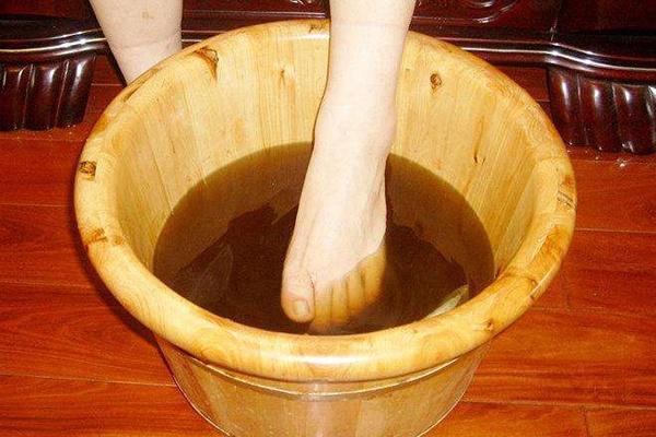 冬天移植囊胚后，用热水袋暖脚有什么危害?