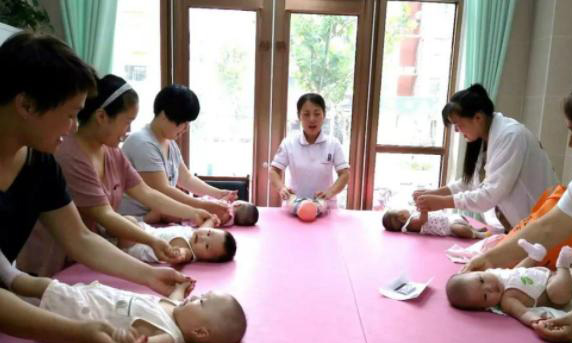 新生婴儿出生后什么时候进行首位次体检？